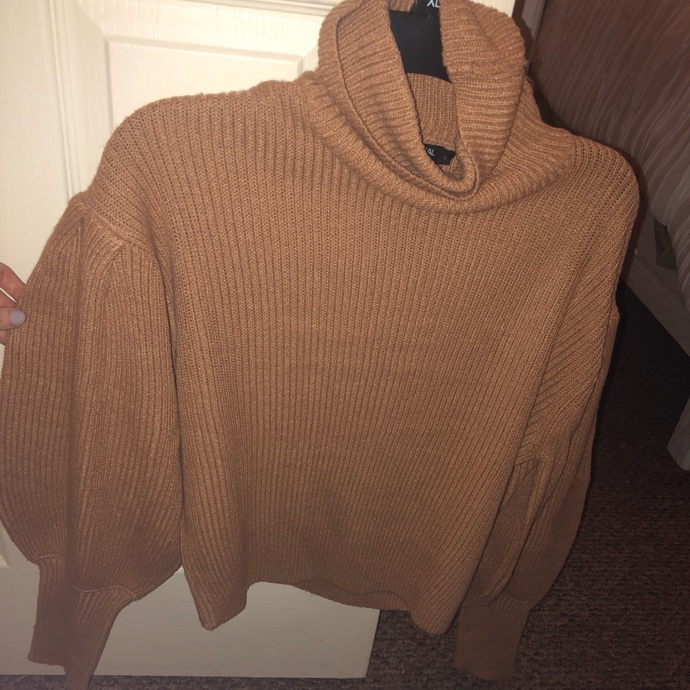 NWOT Puffer sleeves tan sweater S nasty gal